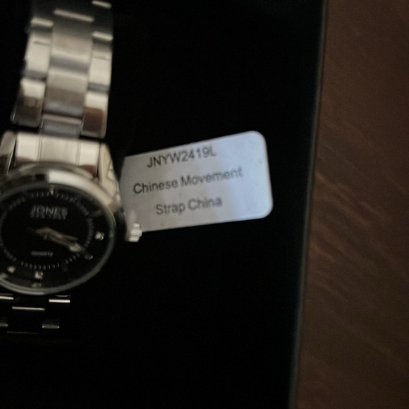 New never worn in box silver watch - Picture 3 of 4